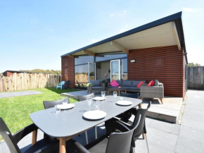 Отель Familie Lodge aan de Duinen  Каллантсог